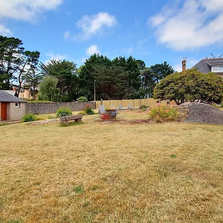 Roz Vallee 1 Holiday home